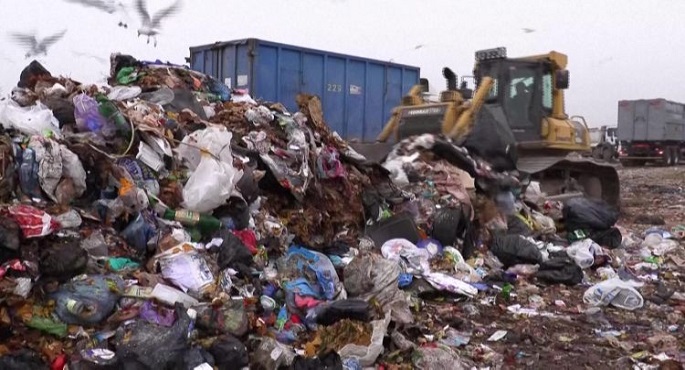 البحث فى مكب نفايات عن سجلات قضائية ألقيت بالخطأ فى نيو أورلينز الأمريكية