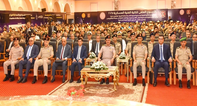 بالفيديو والصور ,,ئيس أركان حرب القوات المسلحة يشهد فعاليات اليوم العلمى للكلية الفنية العسكرية