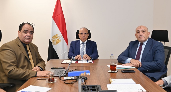 وزير الرى يتابع حالة مجرى نهر النيل وفرعيه ومجهودات إزالة التعديات