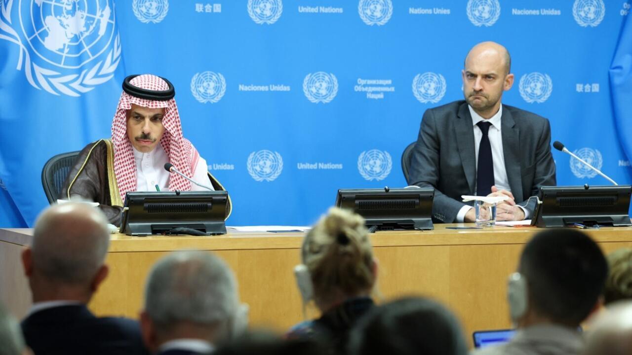 العرب اللندنية : حل الدولتين يلقى زخمًا استثنائيًا بقيادة سعودية – فرنسية