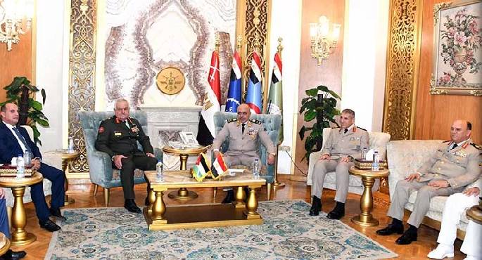 وزير الدفاع ورئيس الأركان يلتقيان رئيس هيئة الأركان المشتركة للقوات المسلحة الأردنية