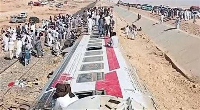 “السكة الحديد”: استعادة حركة القطارات على خط “الإسكندرية – مطروح” عقب حادث انقلاب عربات قطار