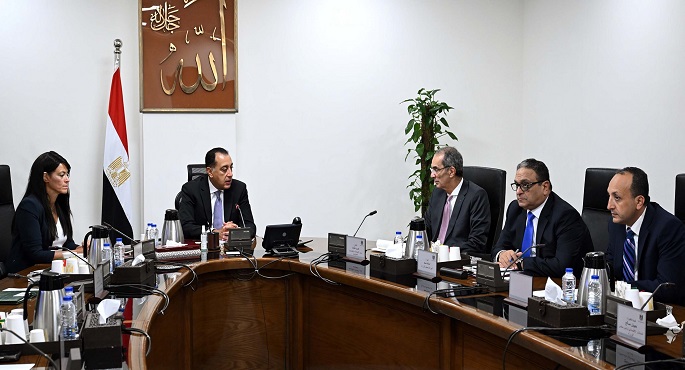 رئيس الوزراء يستعرض خطط الدولة للتحول الرقمى وجذب المزيد من الاستثمارات إلى مصر