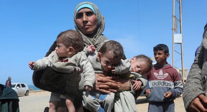 استشهاد 3 فلسطينيين جراء المجاعة وسوء التغذية في غزة .. والاحتلال يدمر المخازن اللوجستية الدولية