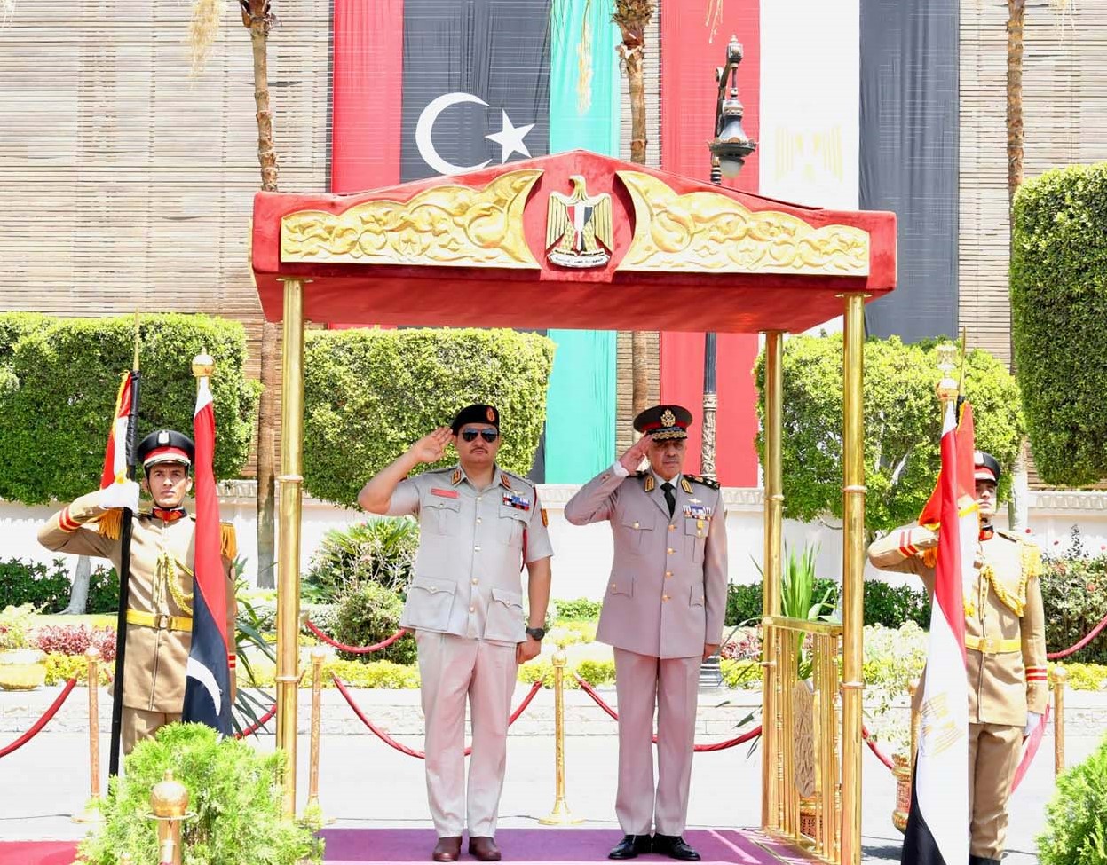 رئيس الأركان يهنئ الفريق صدام خليفة حفتر بمناسبة تعيينه نائبا للقائد العام للجيش الوطنى الليبى