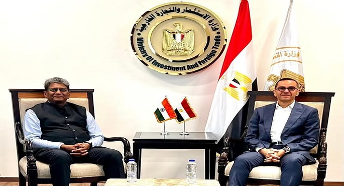 وزير الاستثمار يبحث مع السفير الهندى بالقاهرة سبل تعزيز العلاقات الاقتصادية بين البلدين