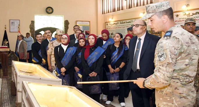 القوات المسلحة تنظم زيارة لوفد من الإعلاميين وطلبة الأكاديمية العسكرية والجامعات لإحدى الوحدات الخاصة البحرية