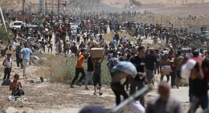 “الأونروا”: آلاف النازحين بغزة يكافحون للعثور على مأوى آمن