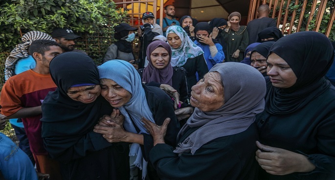 استشهاد عائلة فلسطينية من 8 أفراد فى قصف للاحتلال الإسرائيلى حى الزيتون