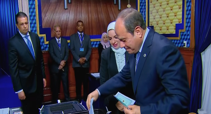 بالفيديو .. الرئيس السيسى يدلى بصوته فى انتخابات مجلس الشيوخ