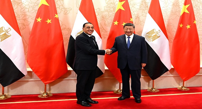 بالصور.. على هامش مشاركته فى قمة “شنغهاى” .. الرئيس الصينى يستقبل رئيس الوزراء بقصر الضيافة بمدينة ” تيانجين”