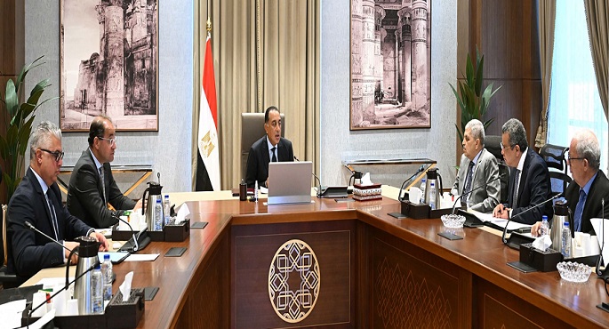 رئيس الوزراء يتابع جهود إعادة هيكلة الهيئات الاقتصادية