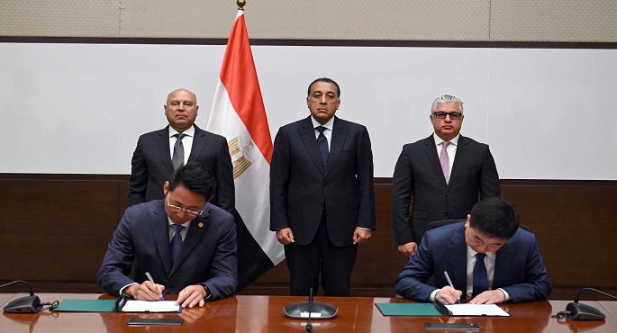 بالصور.. رئيس الوزراء يشهد توقيع عقد إنشاء مصنع مجموعة سايلون الصينية للإطارات بـ اقتصادية قناة السويس