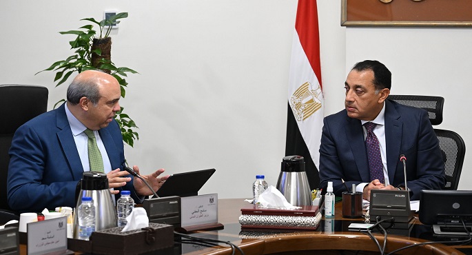 رئيس الوزراء يتابع الموقف التنفيذى لمشروع “مبنى 4” بمطار القاهرة الدولى