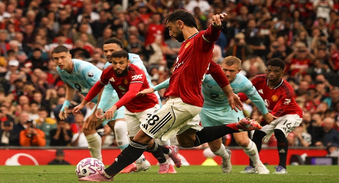 مانشستر يونايتد يفوز على بيرنلى 3-2 وخسارة توتنهام من بورنموث بهدف دون رد فى الدورى الإنجليزى