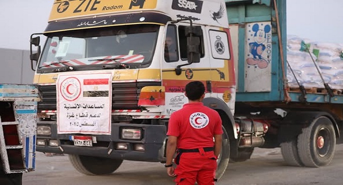 الهلال الأحمر: إطلاق القافلة الـ11 لغزة ملحمة إنسانية هى الأكبر فى تاريخ مصر
