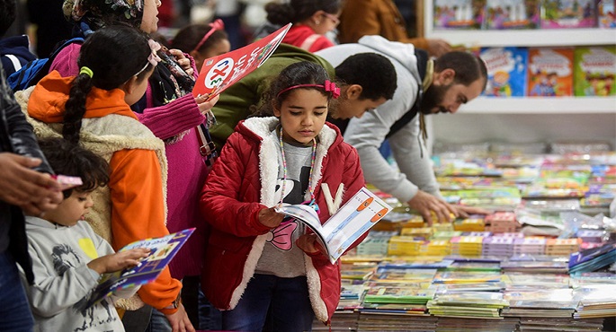 إقبال جماهيرى على معرض السويس الثالث للكتاب