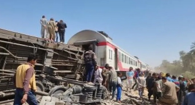 “السكة الحديد”: وقوع حادث خروج ٧ عربات عن القضبان وانقلاب 2 منهم من قطار بمطروح.. والصحة تعلن 3 وفيات و94 مصابا
