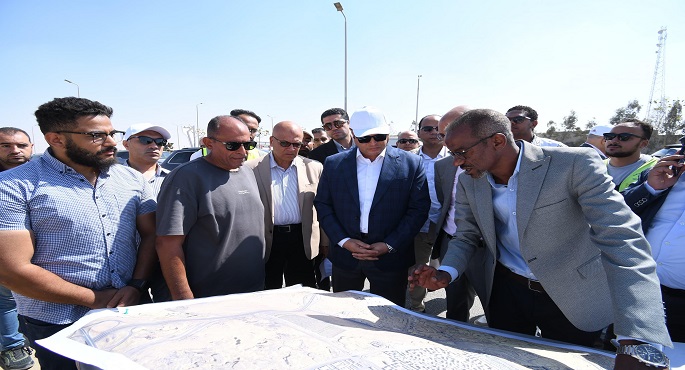 وزير الإسكان يتفقد محور التسعين الشمالى بالقاهرة الجديدة