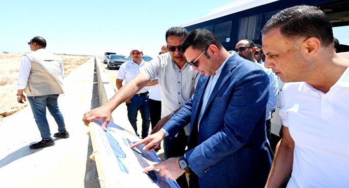 وزير الإسكان يتفقد مشروعات “شمس الحكمة” ويتابع مخطط تنمية غرب رأس الحكمة