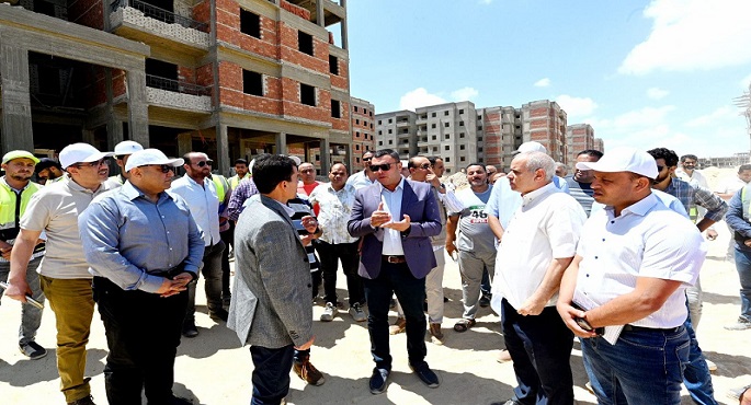 وزير الإسكان يتفقد وحدات المبادرة الرئاسية “سكن لكل المصريين” والطرق بمدينة برج العرب الجديدة