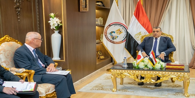 وزير الإنتاج الحربى يبحث مع السفير اليابانى بالقاهرة أوجه التعاون المشترك