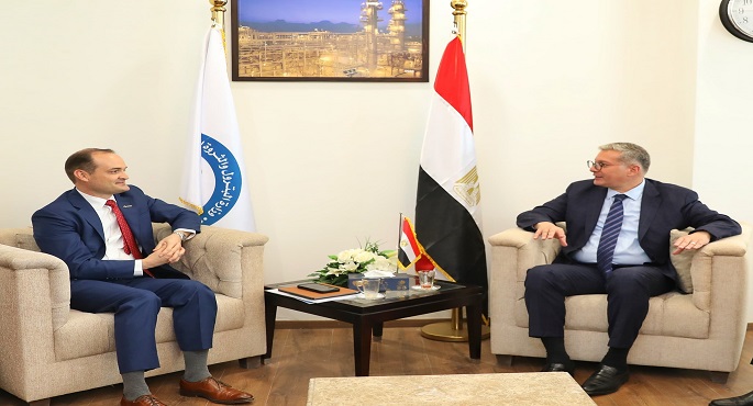 وزير البترول يؤكد أهمية استمرار الشراكة الاستراتيجية بين قطاع البترول وشركة أباتشى من خلال شركة خالدة