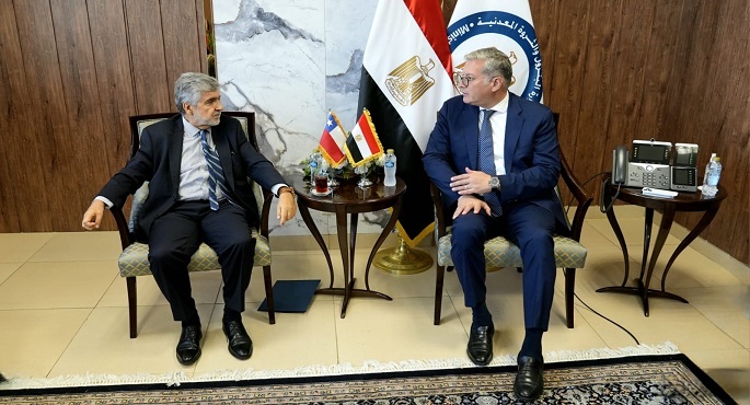 وزير البترول يبحث مع سفير تشيلى بالقاهرة تعزيز التعاون