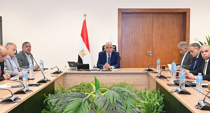 وزير الرى يتابع حالة الرى بالمحافظات خلال فترة أقصى الاحتياجات المائية وموقف إيراد نهر النيل
