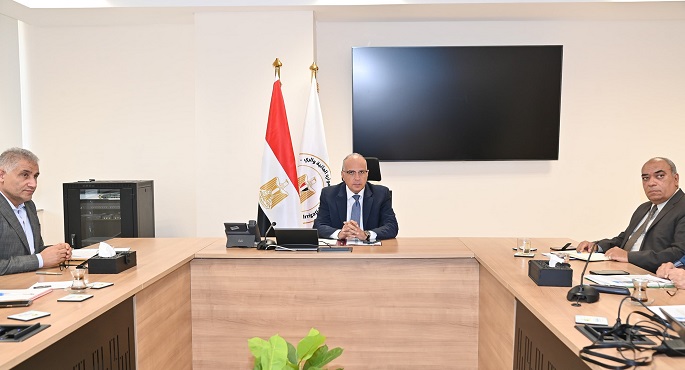 وزير الرى يبحث موقف عدد من المشروعات التنموية بشبه جزيرة سيناء والدلتا الجديدة وسيوة