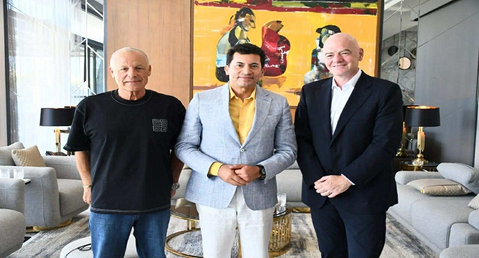 مدبولي يرحب برئيس الاتحاد الدولى لكرة القدم خلال قضاء عطلته بالعلمين الجديدة