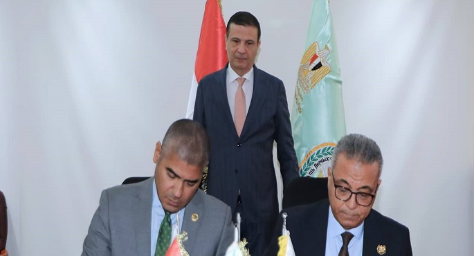وزير الزراعة يشهد توقيع بروتوكول لتصنيع آلات تطويش الذرة محليا