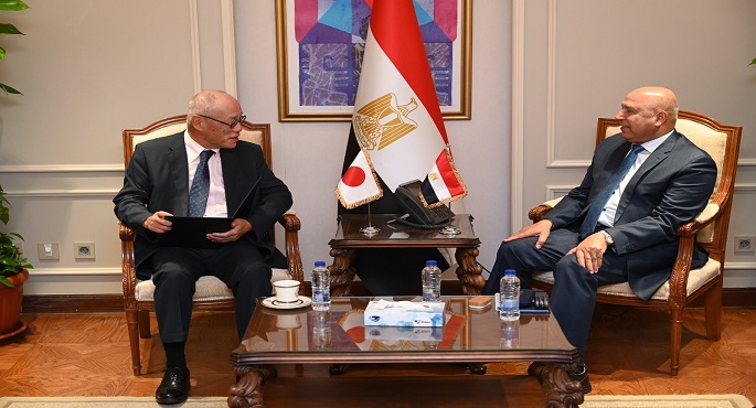 بالصور.. وزير الصناعة والنقل يتابع مع السفير اليابانى   الموقف التنفيذى للمشروعات المشتركة