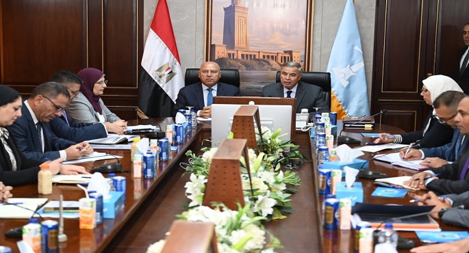 وزير الصناعة يبحث مع محافظ الإسكندرية التحديات التى تواجه المصنعين وسبل حلها