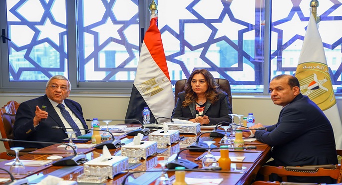 وزيرة التنمية المحلية تتابع الموقف التنفيذى لمقترحات تطوير ورفع كفاءة المسارات والفراغات العامة ببورسعيد