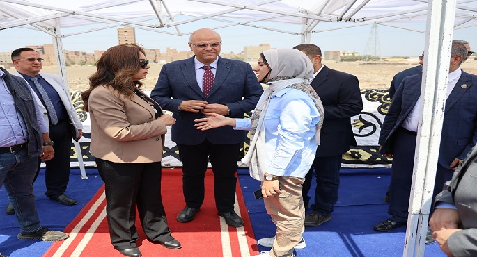 وزيرة التنمية المحلية تتفقد رفع مخلفات أسفل محور الفريق العصار مع الطريق الدائرى
