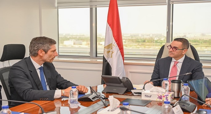 وزير الاستثمار يبحث تعزيز توجه الدولة نحو الاقتصاد الأخضر والاستدامة البيئية
