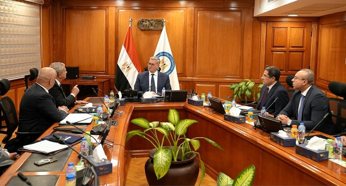 البترول: مباحثات مع “تاج أويل” الكندية لتوسيع الاستكشاف والإنتاج بالصحراء الغربية