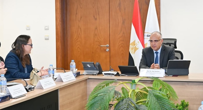 وزير الرى يبحث مع مسئولة ببنك التنمية الأوروبى تعزيز التعاون فى مجال المياه