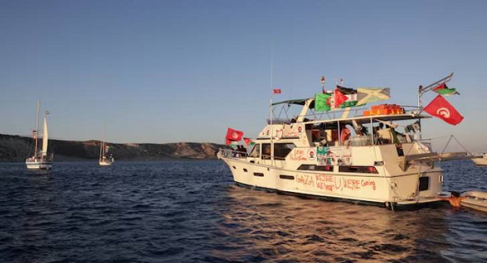تركيا تجلى مئات الناشطين من احدى سفن اسطول الصمود