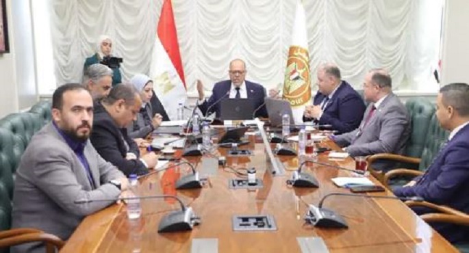 وزير العمل يشهد تسليم 700 عقد عمل معظمها لـ “ذوى همم” فى 26 محافظة