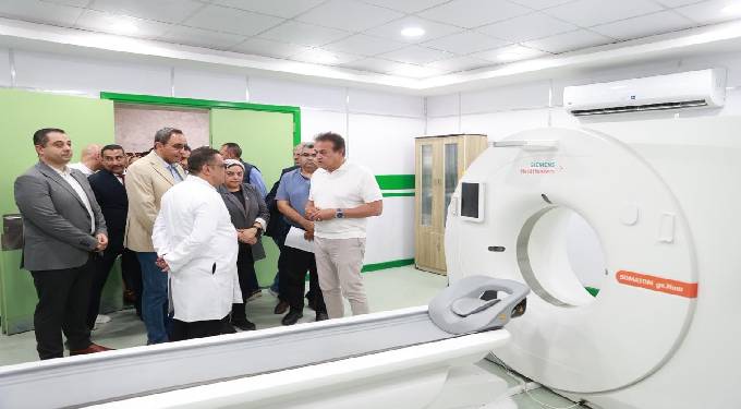 وزير الصحة يوجه بدراسة إنشاء وحدة لزراعة النخاع ومستشفى للصحة النفسية فى قنا
