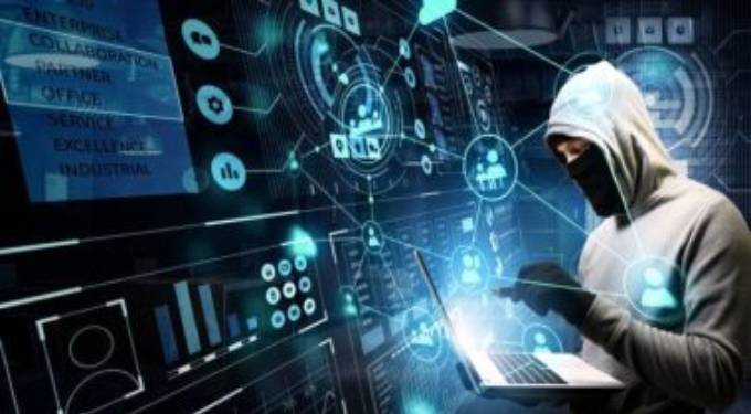 مسنة يابانية تتعرض للاحتيال عبر الإنترنت من شخص “عالق فى الفضاء”