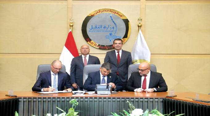 كامل الوزير يشهد توقيع عقود مع شركة CAF الإسبانية لصيانة قطارات مترو الأنفاق