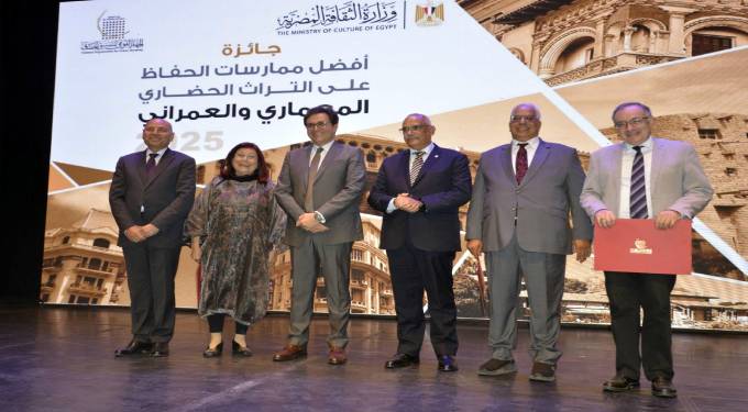 وزير الثقافة ومحافظ القاهرة يسلمان جوائز “أفضل ممارسات الحفاظ على التراث العمرانى والمعمارى 2025”
