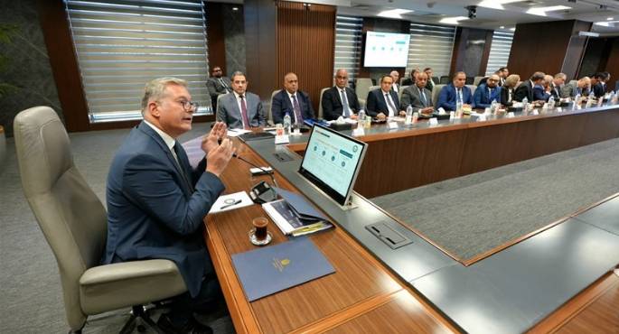 وزير البترول يلتقى الإعلاميين ورؤساء تحرير الصحف والمواقع الإخبارية