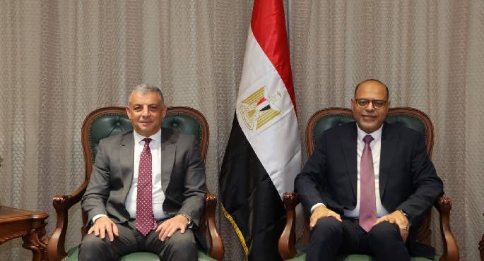 وزير العمل يستقبل محافظ الإسماعيلية لتفعيل التعاون فى كافة الملفات المُشتركة