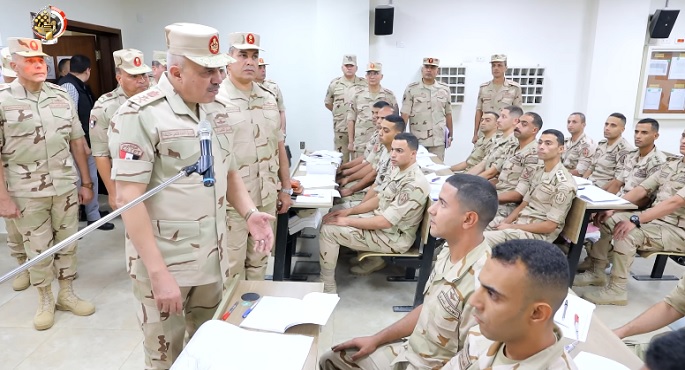 بالفيديو.. رئيس الأركان يتفقد المنظومة التعليمية بالمعاهد العسكرية التخصصية