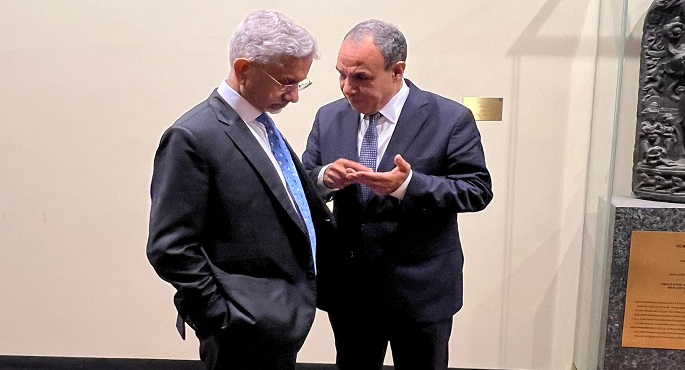 وزير الخارجية ونظيره الهندى يؤكدان الحرص على مواصلة تكثيف جهود تعزيز التعاون