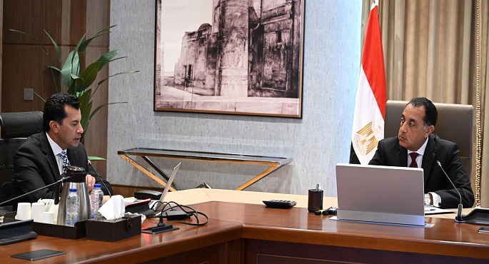 رئيس الوزراء يتابع مع وزير الشباب والرياضة ملامح الاستراتيجية الوطنية للشباب والرياضة